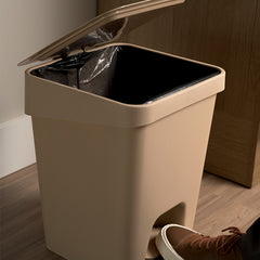 Lixeira Slim 15 Litros com Pedal Capuccino UZ - ambiente