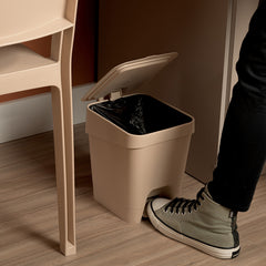 Lixeira Slim com Pedal 8 Litros Capuccino UZ - ambiente