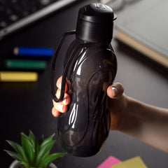 Garrafinha Squeeze 500ml Preta UZ - ambiente